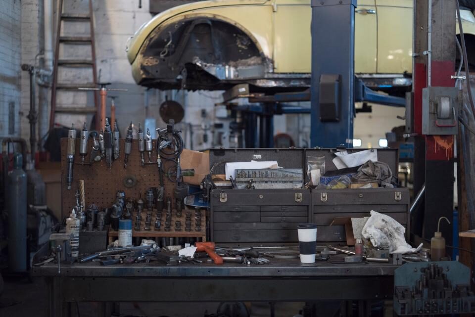 Atelier d'usinage, machines en ligne